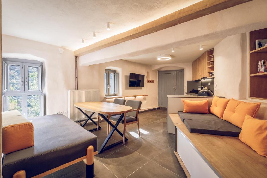 Televízia a/alebo spoločenská miestnosť v ubytovaní Gileri eco & design Residences