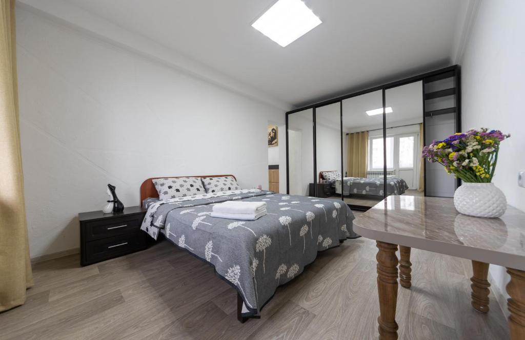 Світла, комфортна квартира біля метро Мінська - Apartamento De Una Habitación