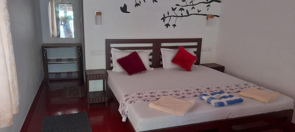 Postel nebo postele na pokoji v ubytování Marari Adonis Beach Villa