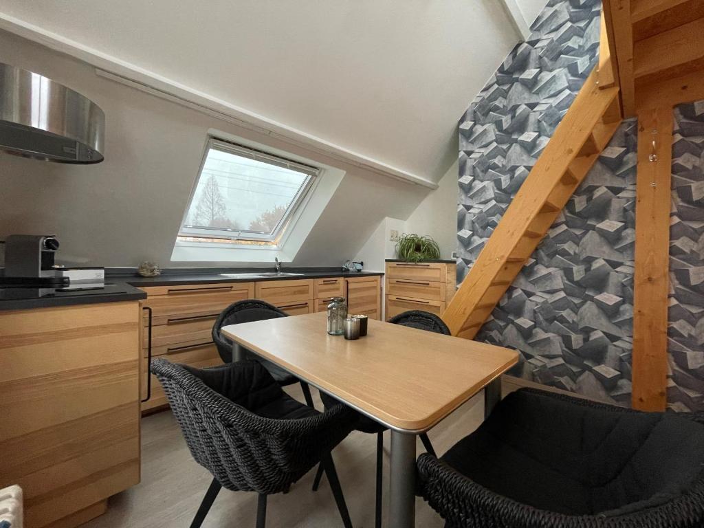 Kuchyň nebo kuchyňský kout v ubytování B&B Het KoeKoeKsnest Schelle