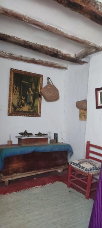 a room with a bench and a picture on the wall at Sidharta Room in Villalba dels Arcs
