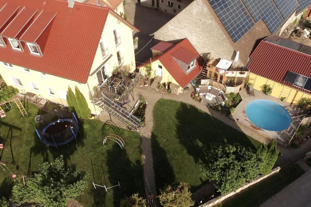 an aerial view of a house with a swimming pool at Ferienwohnung Dürr in Gaukönigshofen