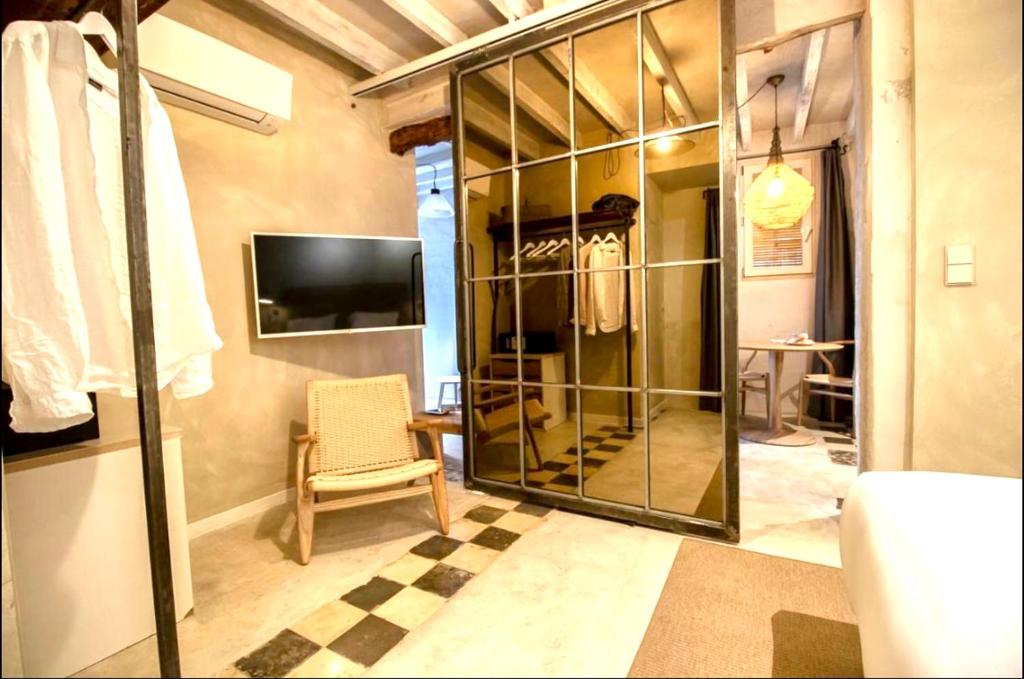 TV a/nebo společenská místnost v ubytování Blue Sardine Hostal Boutique Altea