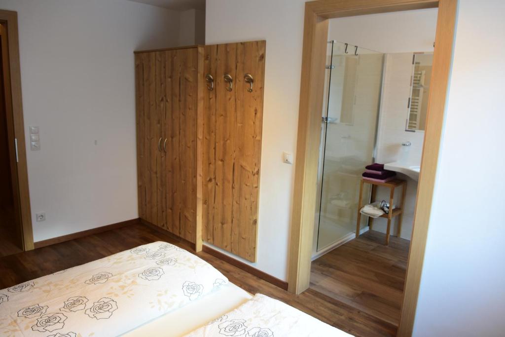 A bed or beds in a room at Haus Fulterer