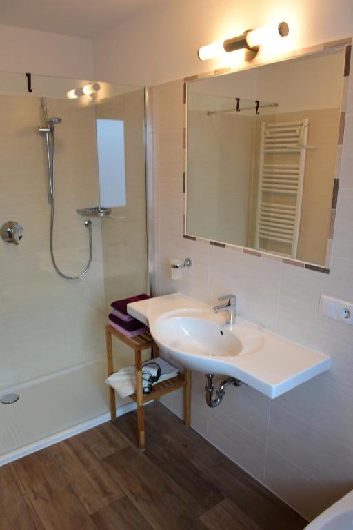 A bathroom at Haus Fulterer