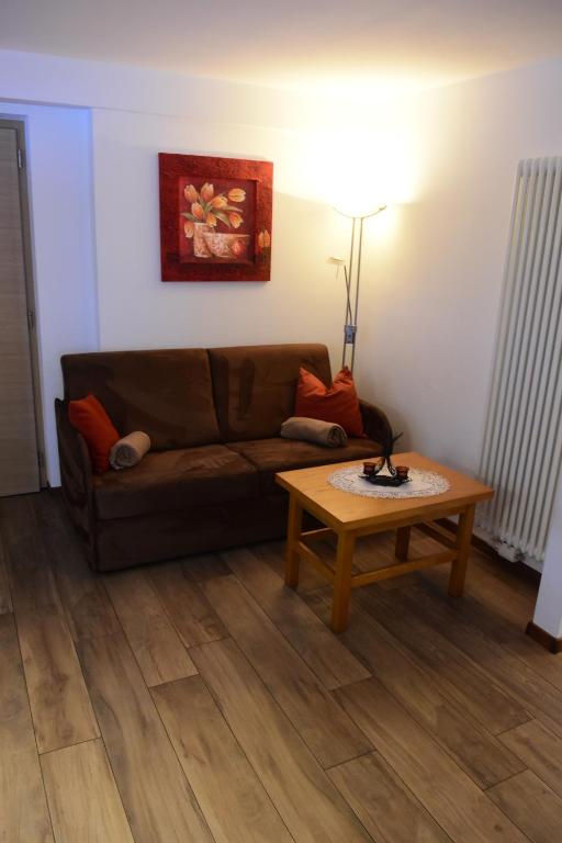 A seating area at Haus Fulterer