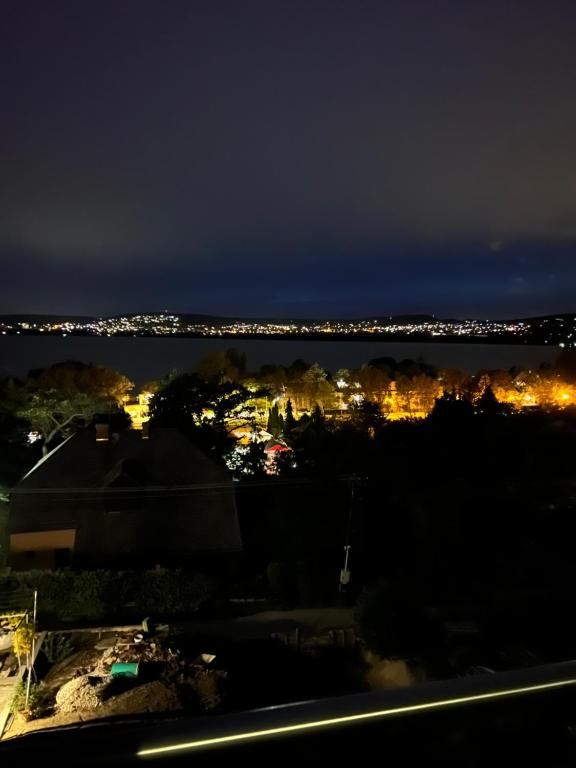 Fotografia z galérie ubytovania Zsolna Apartman v destinácii Balatonfűzfő