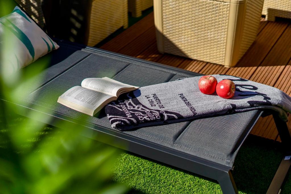 Zdjęcie z galerii obiektu Black Beach Luxury Vacation House w mieście Puerto de Santiago