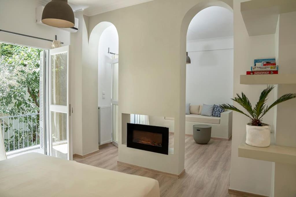 Fotografie z fotogalerie ubytování Romantic apartment with hot tub next to Acropolis v Aténách
