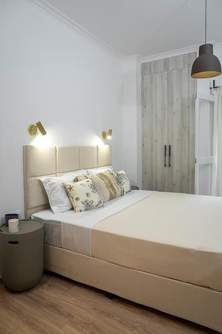 Fotografie z fotogalerie ubytování Romantic apartment with hot tub next to Acropolis v Aténách