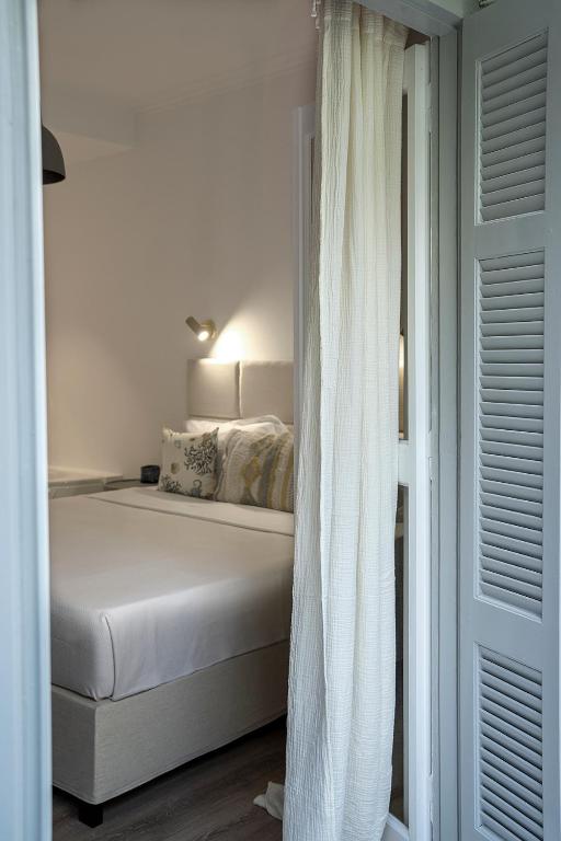 Fotografie z fotogalerie ubytování Romantic apartment with hot tub next to Acropolis v Aténách