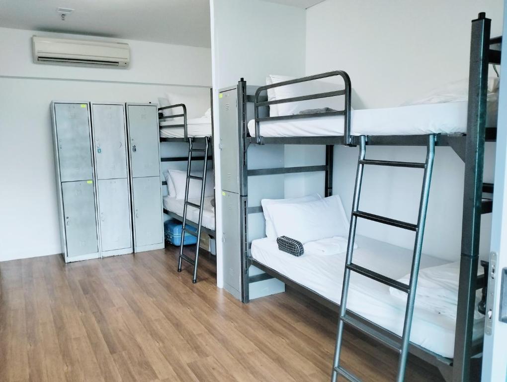 Postel nebo postele na pokoji v ubytování Valencia Dorm at Mercu Summer Suites KLCC