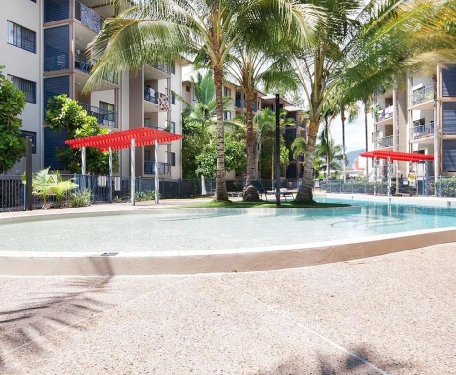3 bedroom 2 bath apartment in Cairns Queensland, Cairns (updated prices