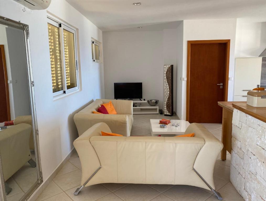 TV a/nebo společenská místnost v ubytování Seaview Luxury Penthouse Mare