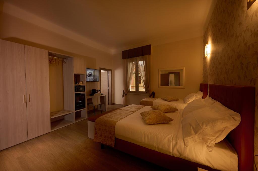D'AZEGLIO 62 LUXURY ROOMS - Luxury Triple Room