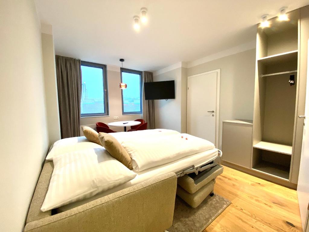 
Large Deluxe Apartment
