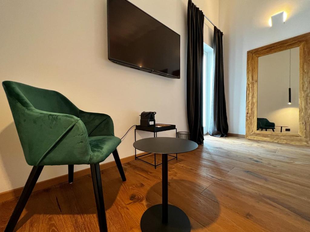 TV a/nebo společenská místnost v ubytování Gioiamia - Luxury Rooms in Cattedrale
