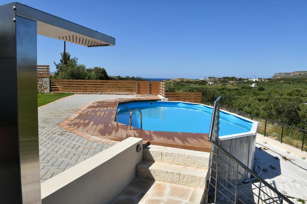 Bazén v ubytování Petrino in Sisi with private pool and garden nebo v jeho okolí