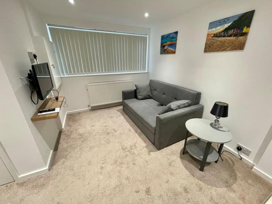 *Close to Beach* One Bedroom Suite with Parking, Overstrand Updated