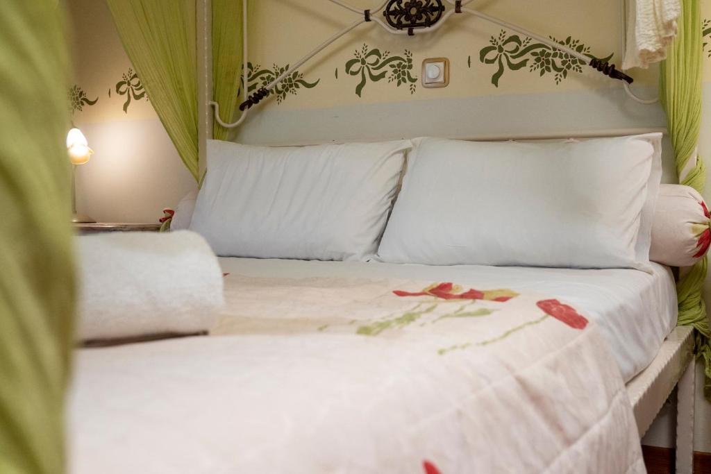 Postel nebo postele na pokoji v ubytování Anagenessis Resort