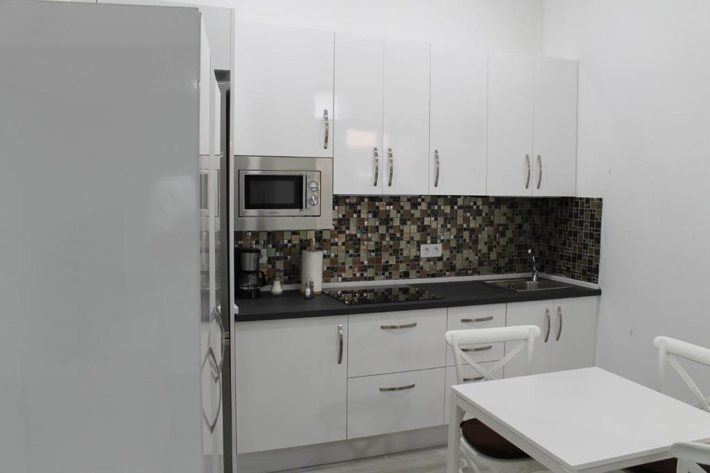 Kuchyňa alebo kuchynka v ubytovaní Apartamentos los Nidillos