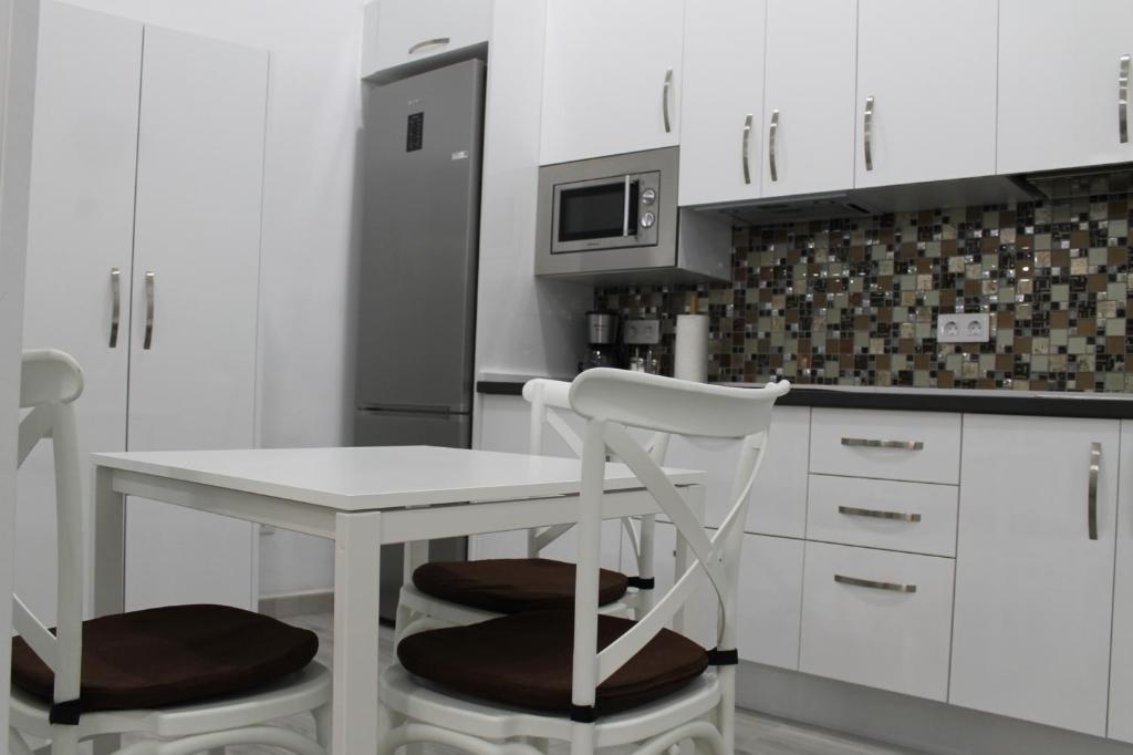 Kuchyňa alebo kuchynka v ubytovaní Apartamentos los Nidillos