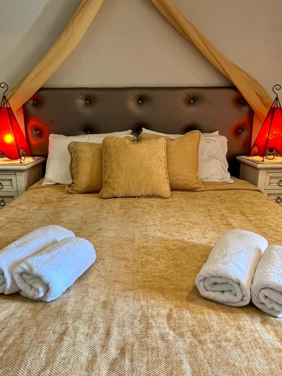 Postel nebo postele na pokoji v ubytování Anagenessis Resort