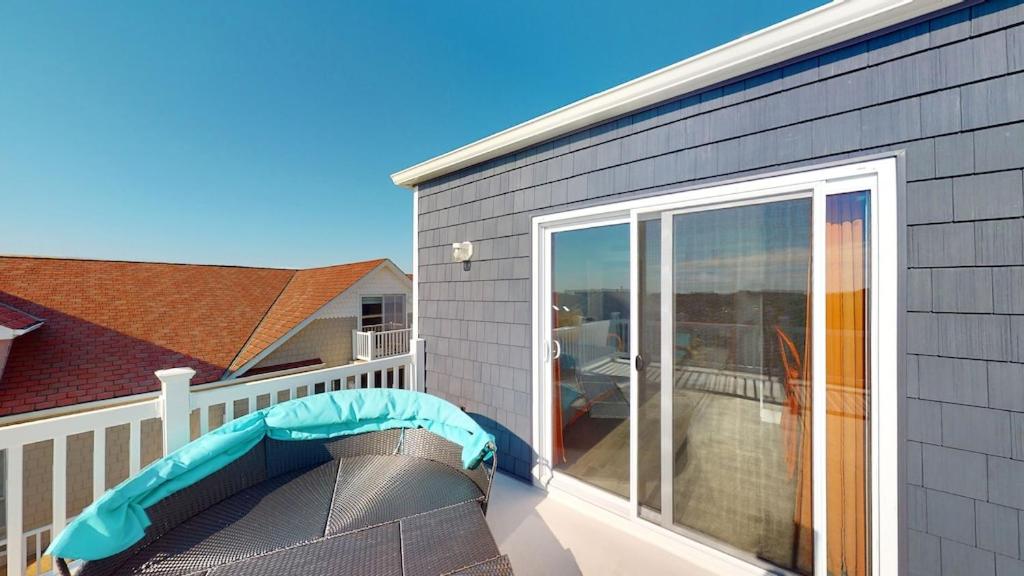 Mynd úr myndasafni af Beach House Steps away from the Boardwalk and Beach with Ocean Views in Seaside Heights! í Seaside Heights