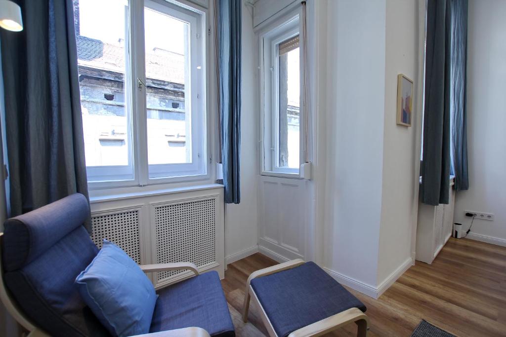 Posedenie v ubytovaní PAU Stylish studios in the heart of Budapest