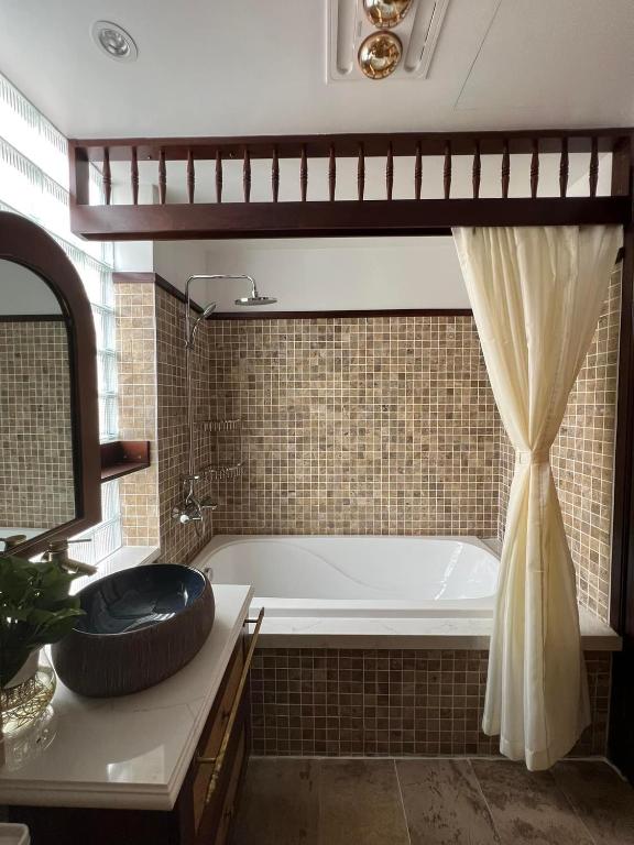 Koupelna v ubytování Camellia Residence Hanoi