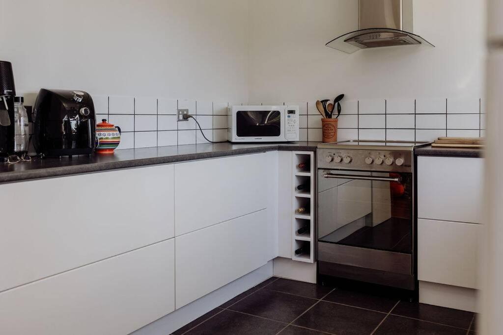 Kuchyň nebo kuchyňský kout v ubytování Bask - Family Friendly Home