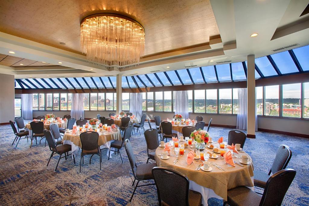 Restaurace v ubytování Centennial Hotel Spokane