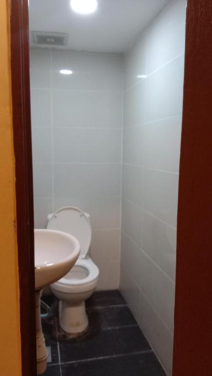 Koupelna v ubytování RAS Hotel