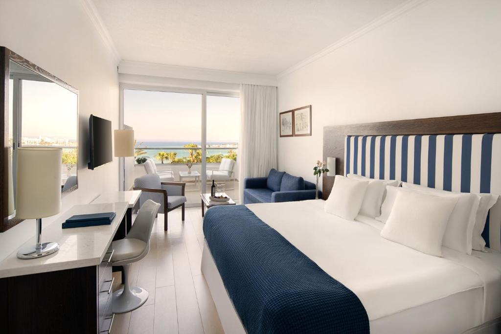 Grecian Sands Hotel - 