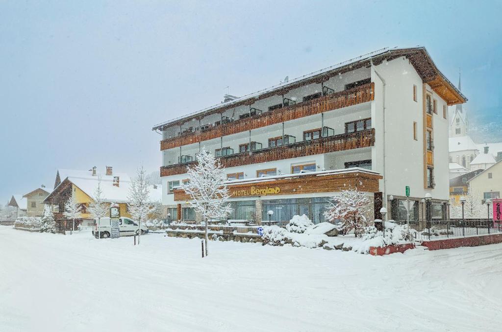 Hotel Bergland saat musim dingin