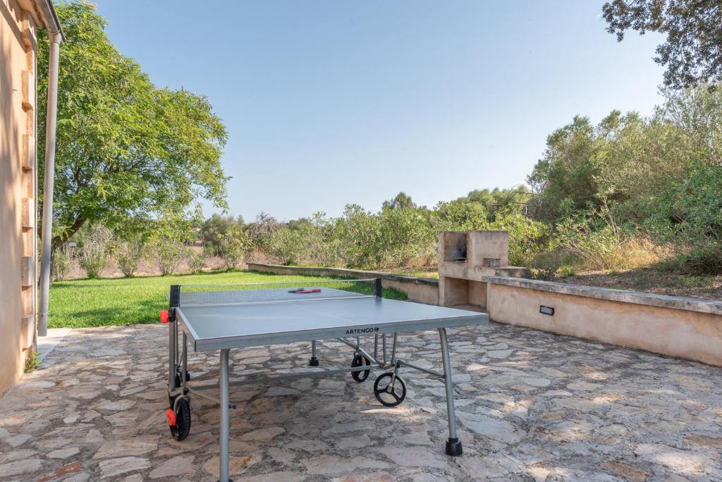 Stolní tenis v ubytování Finca Albocasser by Mallorca House Rent nebo okolí