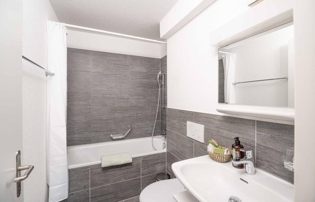 Modern 3BDR Duplex with Skyroof in Trendy Zurich West - Resim 25