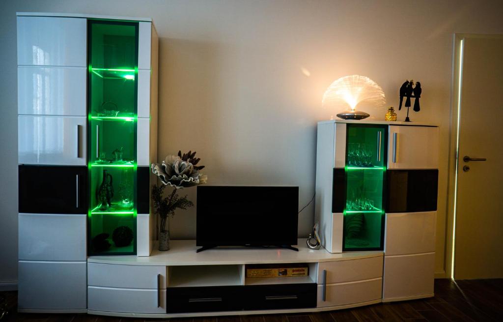 Televízia a/alebo spoločenská miestnosť v ubytovaní Cosy Casa
