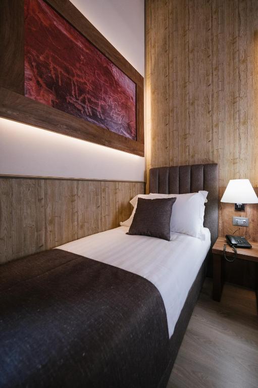 Postel nebo postele na pokoji v ubytování Lake Hotel La Pieve