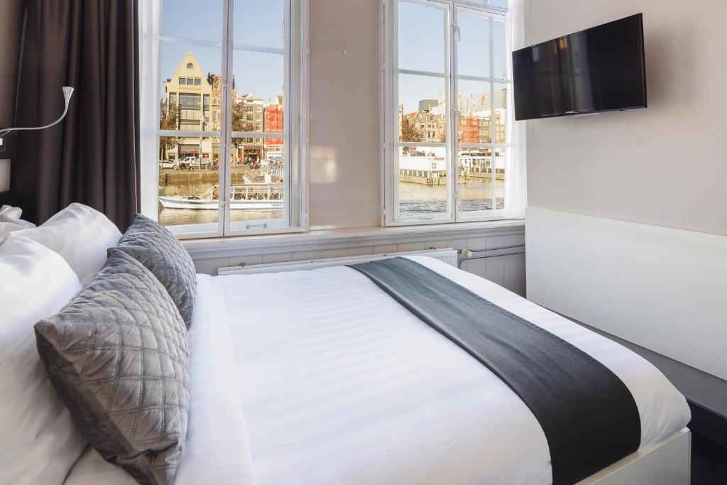 Een bed of bedden in een kamer bij Hotel CC