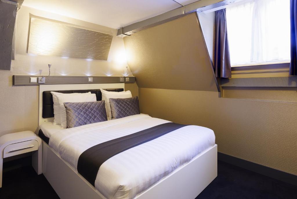 Hotel CC photo