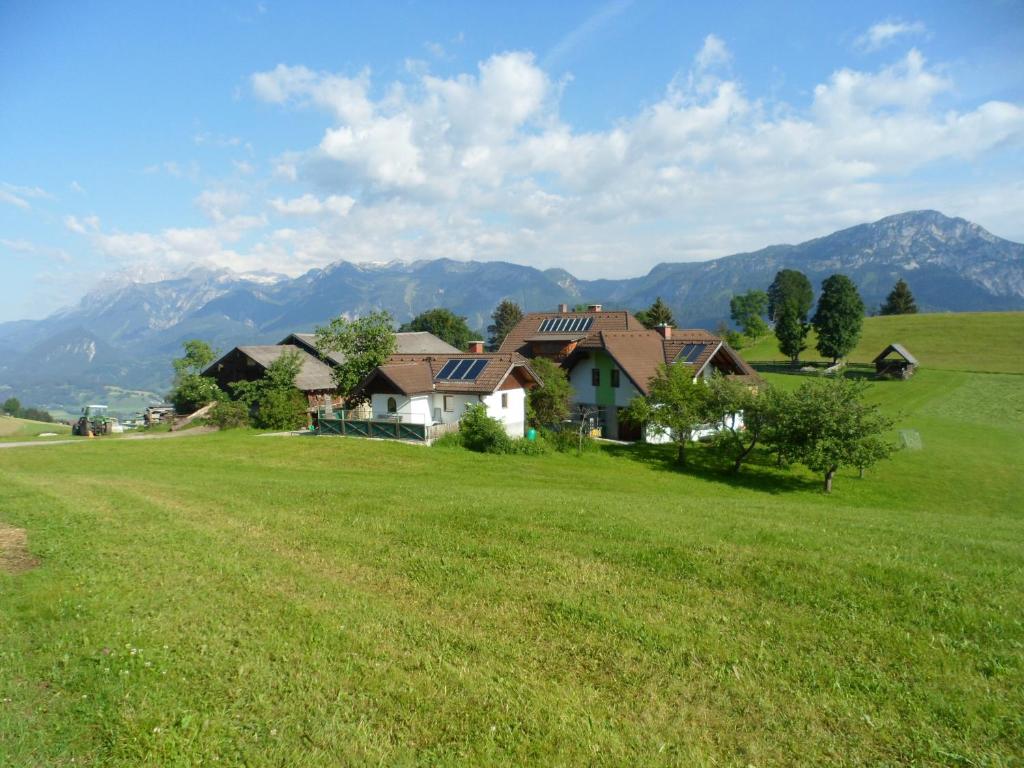 a house in a field with mountains in the background at Ferienhaus 2 in Auberg