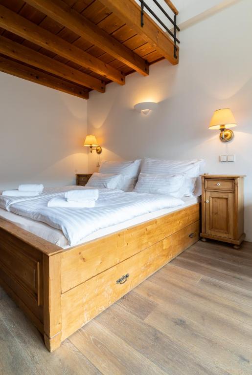 Postel nebo postele na pokoji v ubytování Pension Slunečnice & Panorama Restaurace Farma