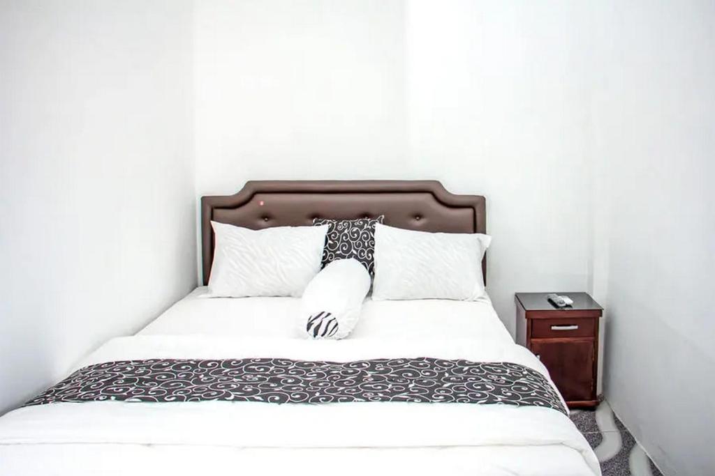 Samar Wulu Guest House Syariah Mitra RedDoorz near Ketapang - Chambre Double Standard