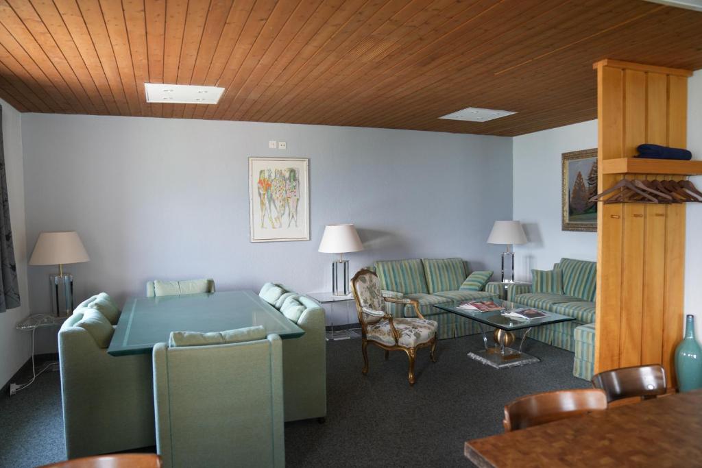Prostor za sedenje u objektu Hotel Surselva