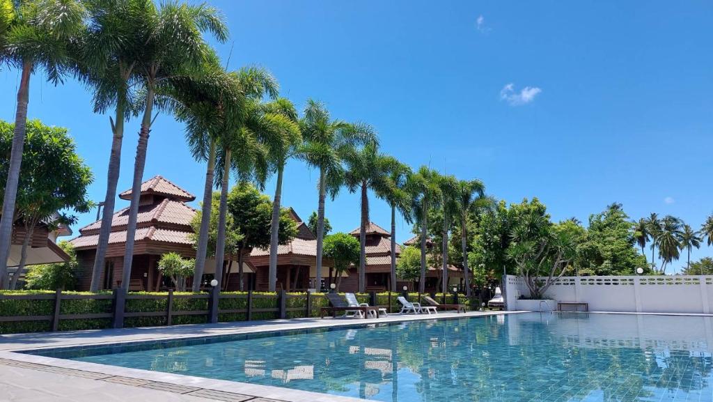 Bazén v ubytování Ruenpruksa Resort nebo v jeho okolí