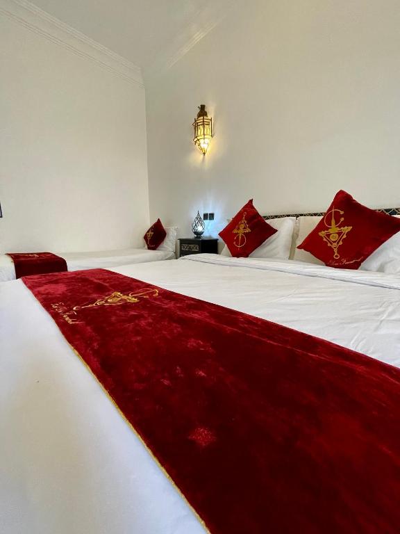 Postel nebo postele na pokoji v ubytování Riad Dar Foundouk and Spa