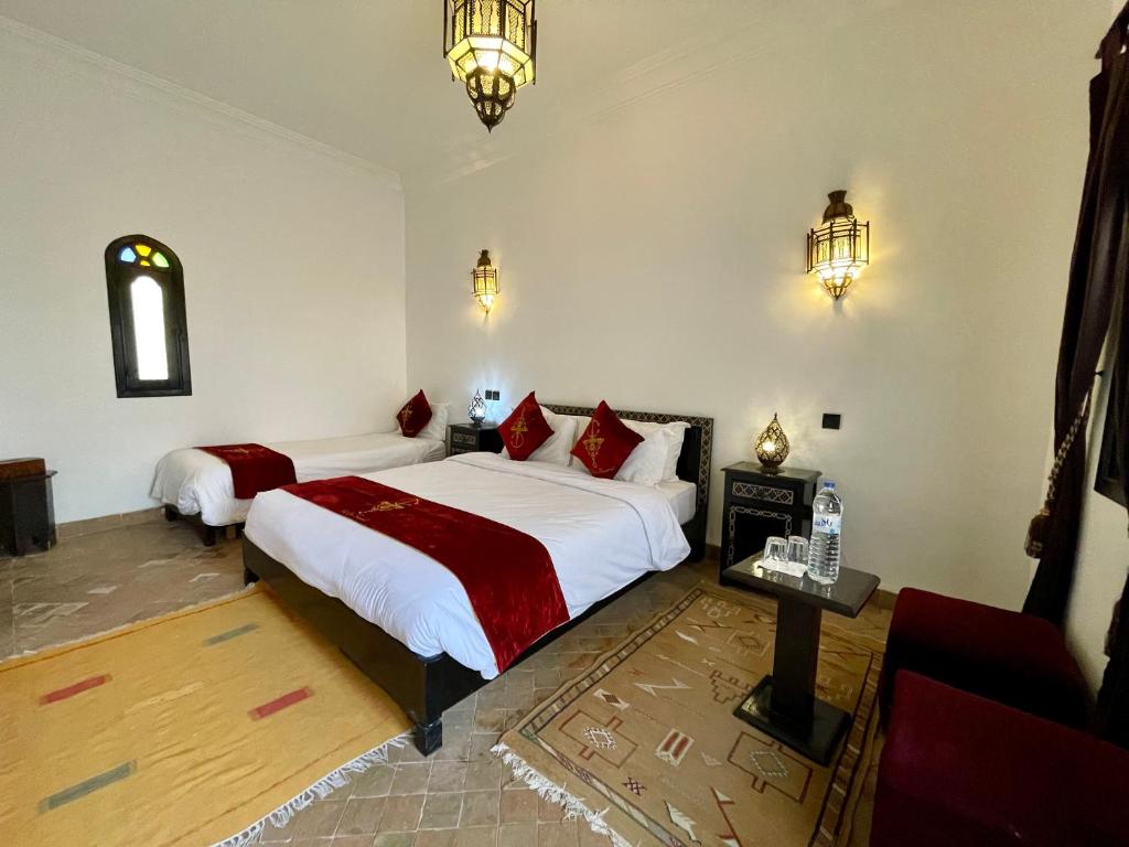 Postel nebo postele na pokoji v ubytování Riad Dar Foundouk and Spa