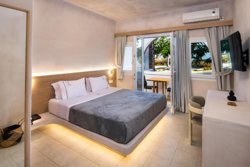 Postel nebo postele na pokoji v ubytování Aelia Luxury Suites