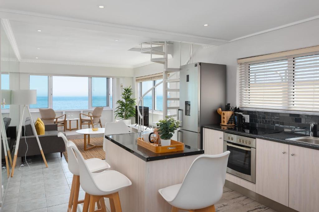 Dolphin Bay 6, Cape Town (updated prices 2024)